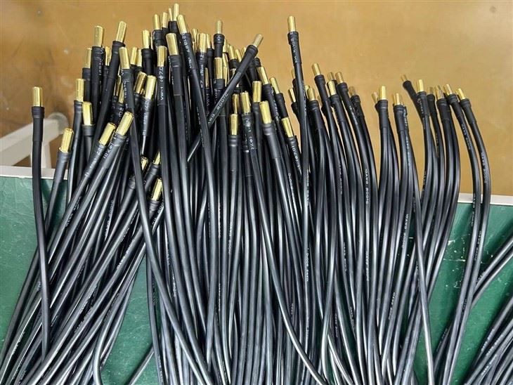 8.0mm samec pozlacený konektor se silikonovým drátem 10AWG